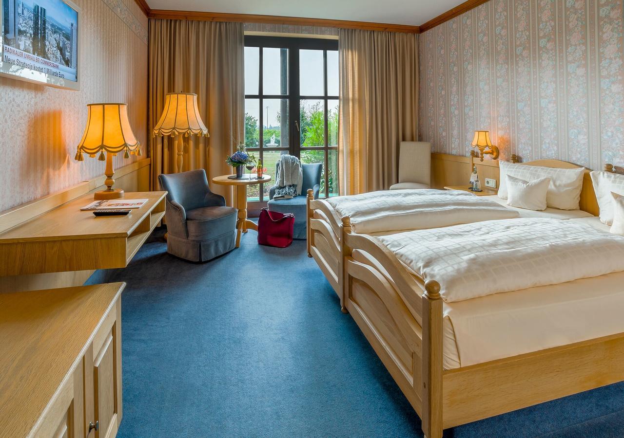 Krone Am Park - Gaestehaus Des Hotel Krone Альценау Екстер'єр фото